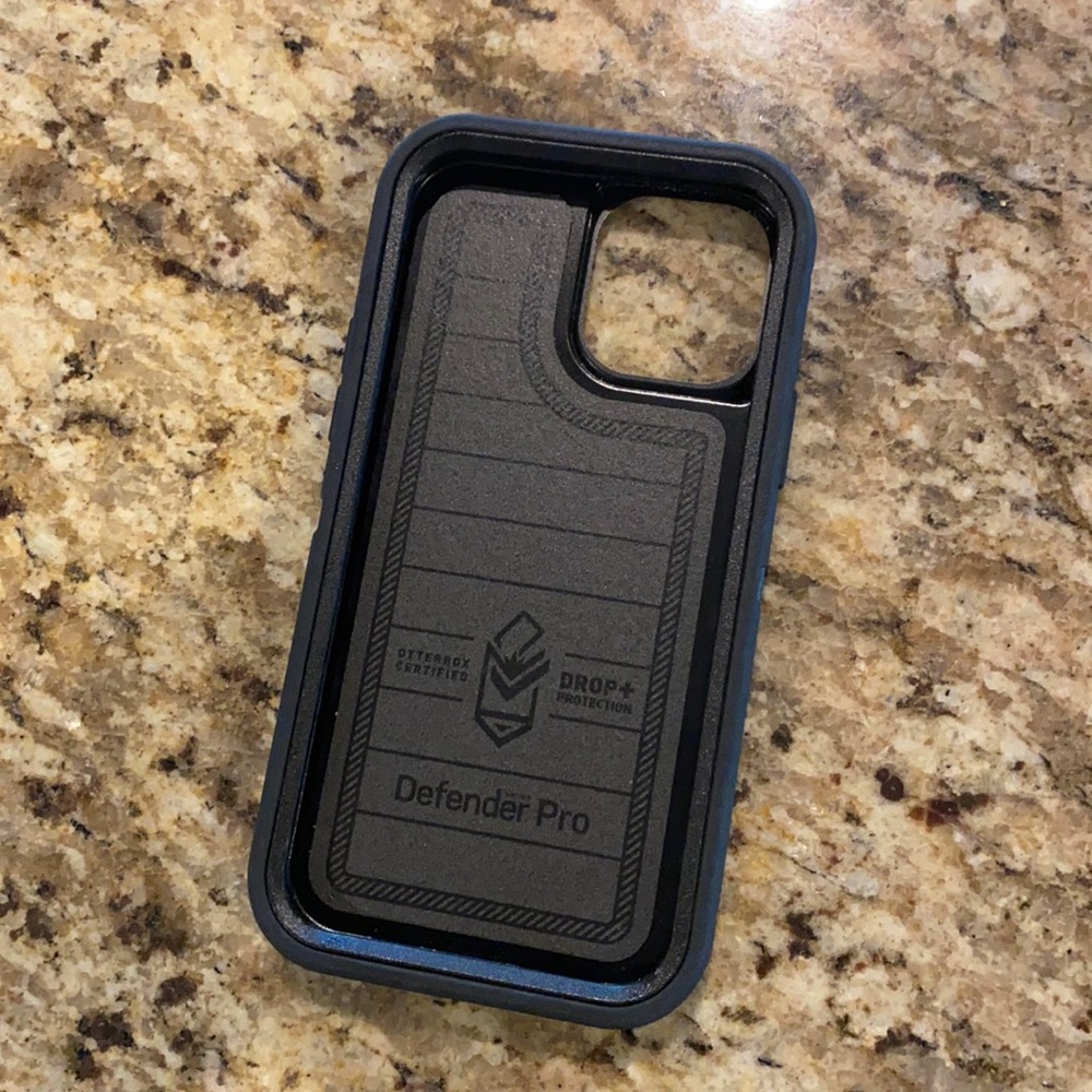 iPhone 12 Otterbox Defender Pro